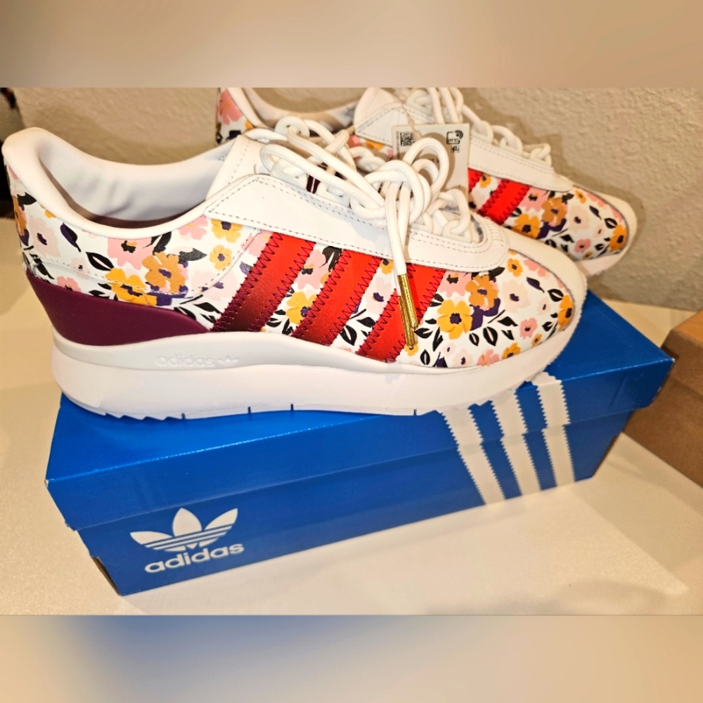 Adidas Floral SL Andridge sneaker style FX8106. NWT